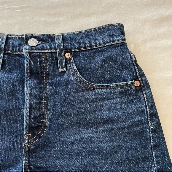 Unworn Sample - Levi's 501 Original Shorts in Salsa T3 Shaker - Picture 9 of 16